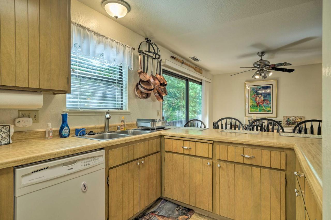 Pine Mountain Haven With Spacious Deck! Holiday home Groveland